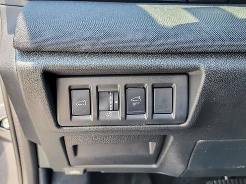 Used 2025 Subaru Outback Premium w/ Popular Package #1A AWD/4WD image 15
