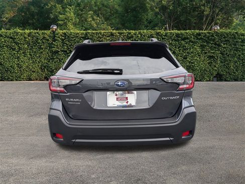 Used 2025 Subaru Outback Premium image 5