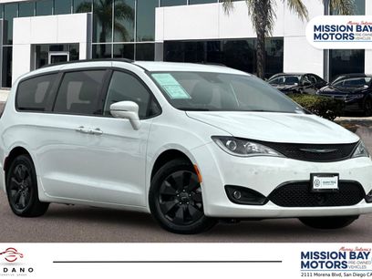 Used 2020 Chrysler Pacifica Limited w/ Advanced Safetytec Group