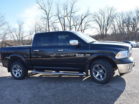 Used 2017 RAM 1500 Laramie w/ Convenience Group image 9