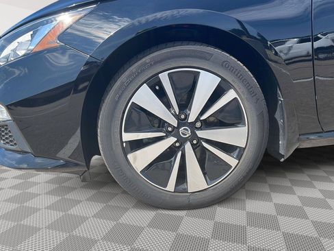 Used 2022 Nissan Altima 2.5 SV w/ SV Premium Package AWD/4WD image 11