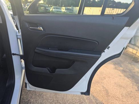 Used 2017 Chevrolet Equinox LS image 23