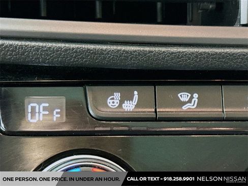 Used 2020 Volkswagen Jetta SE w/ SE Cold Weather Package image 19