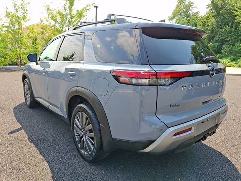 Certified 2024 Nissan Pathfinder SL w/ SL Premium Package AWD/4WD image 4