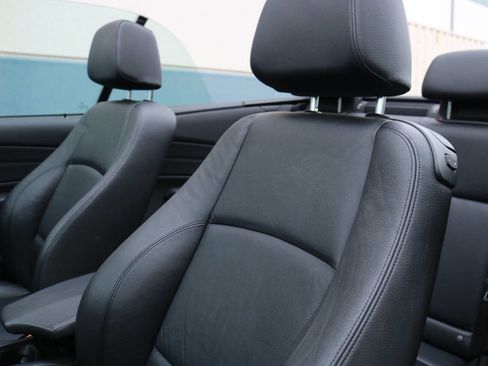 Used 2013 BMW 135i Convertible image 36