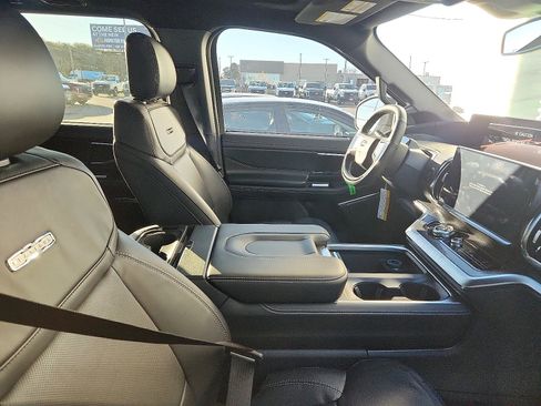 New 2025 Ford Expedition Platinum w/ Stealth Appearance Package image 9