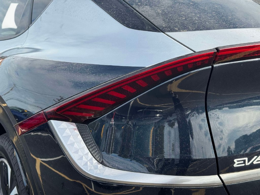 Certified 2022 Kia EV6 Wind AWD/4WD image 10