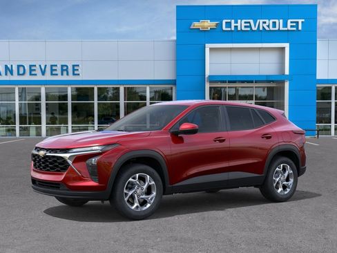 New 2026 Chevrolet Trax LS w/ LS Convenience Package FWD image 2