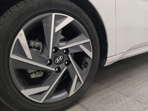 Used 2025 Hyundai Elantra Limited FWD image 31