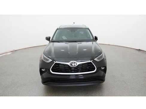 New 2026 Toyota Highlander XLE image 15
