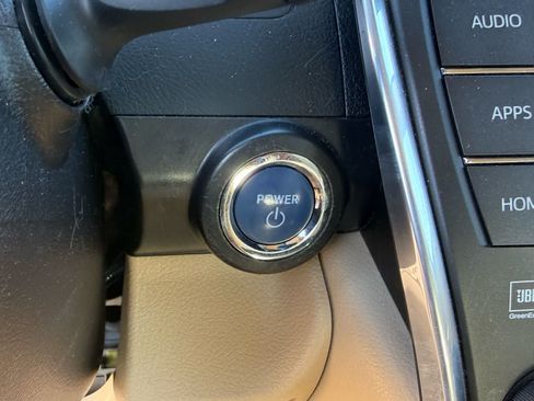 Used 2016 Toyota Camry XLE w/ Moonroof Package FWD image 25