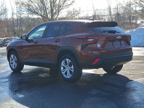 Used 2024 Chevrolet Trax LS image 4