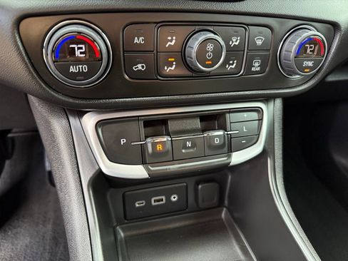 Used 2023 GMC Terrain SLE w/ Driver Convenience Package image 31