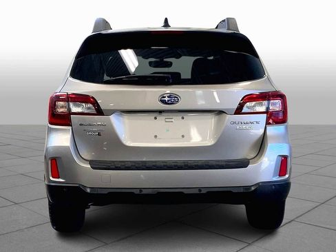 Used 2017 Subaru Outback 2.5i Limited image 4