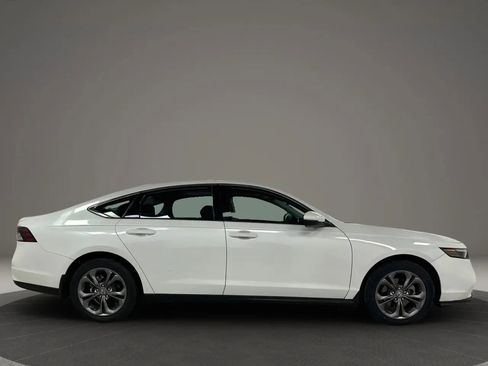 Used 2023 Honda Accord EX image 6