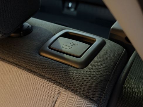 Used 2022 Hyundai Ioniq SEL image 30