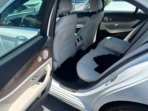 Used 2022 Mercedes-Benz E 350 Sedan image 16