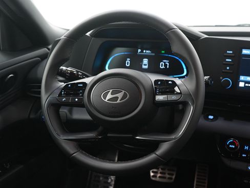 Used 2025 Hyundai Elantra Sport image 14