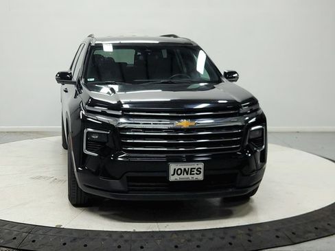 Used 2024 Chevrolet Traverse LT AWD/4WD image 3