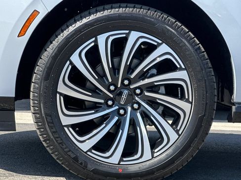 New 2026 Lincoln Navigator L Black Label AWD/4WD image 27