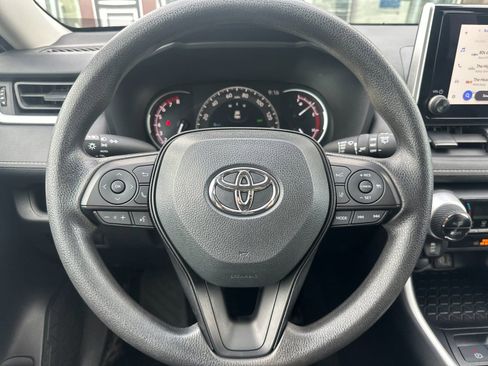 Used 2025 Toyota RAV4 XLE AWD/4WD image 25