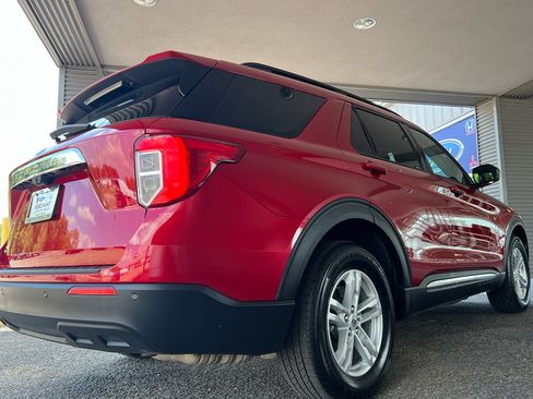 Used 2022 Ford Explorer XLT image 8