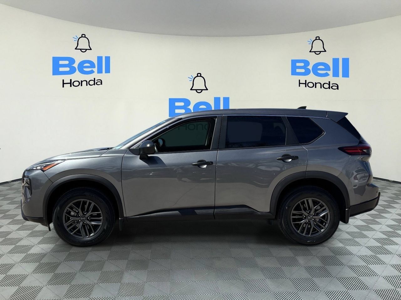 Used 2024 Nissan Rogue S FWD image 2