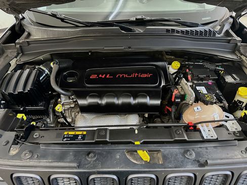 Used 2017 Jeep Renegade Trailhawk w/ Popular Equipment Group image 33