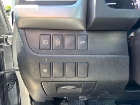 Used 2017 Toyota Highlander Plus AWD/4WD image 23