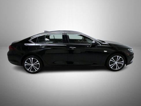 Used 2018 Buick Regal Essence w/ Driver Confidence Package #1 image 4