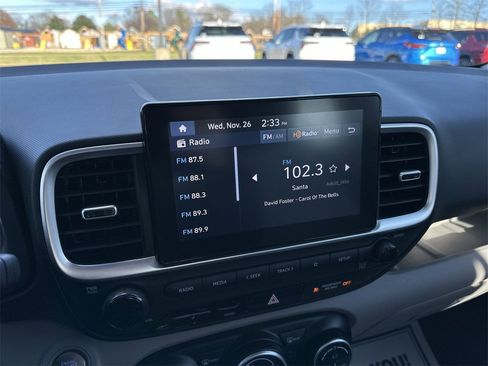 Used 2024 Hyundai Venue SEL image 16