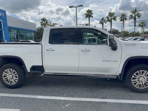 Used 2022 Chevrolet Silverado 2500 High Country w/ Z71 Off-Road Package AWD/4WD image 4