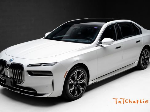 Used 2023 BMW i7 xDrive60 AWD/4WD image 1