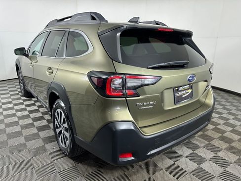 Used 2024 Subaru Outback Premium AWD/4WD image 3