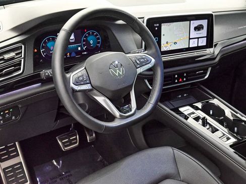 Used 2026 Volkswagen Atlas Cross Sport SEL R-Line AWD/4WD image 18