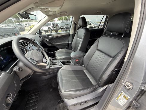 Used 2024 Volkswagen Tiguan SE AWD/4WD image 29