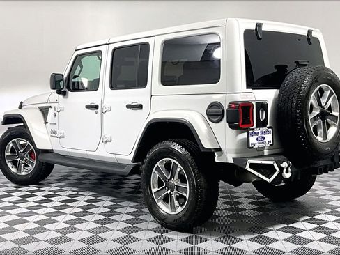 Used 2022 Jeep Wrangler Unlimited Sahara w/ Cold Weather Group AWD/4WD image 11
