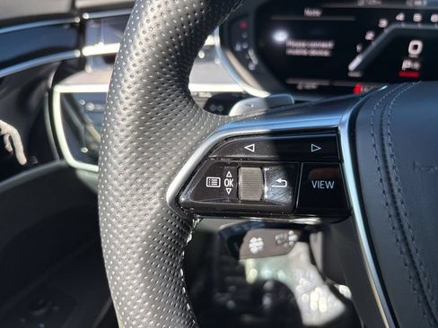 Used 2022 Audi S8 w/ S8 Comfort Plus Package AWD/4WD image 9