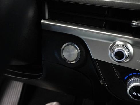 Used 2025 Kia Telluride LX FWD image 32
