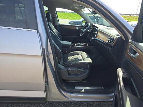 Used 2025 Volkswagen Atlas SE image 8