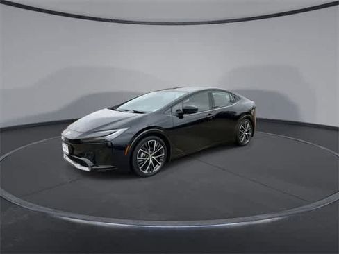 Used 2025 Toyota Prius XLE image 4