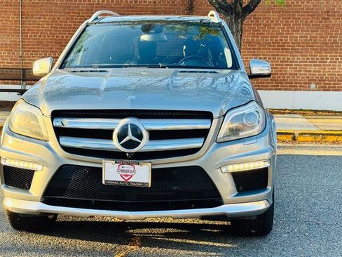 Used 2014 Mercedes-Benz GL 550 4MATIC image 3