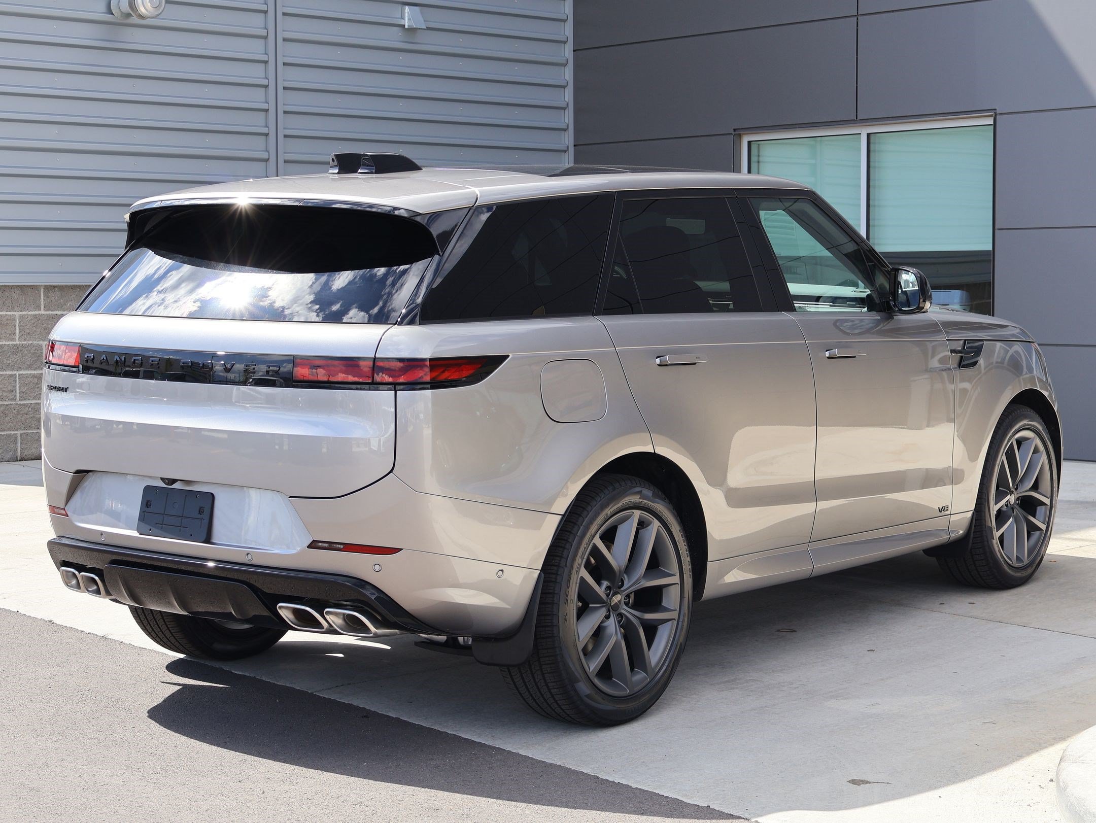 New 2026 Land Rover Range Rover Sport Dynamic SE AWD/4WD image 5