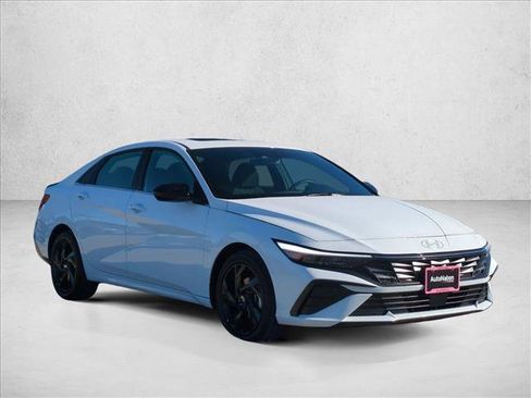 New 2026 Hyundai Elantra SEL Sport FWD image 3