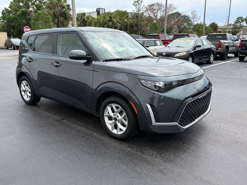 Used 2025 Kia Soul LX w/ LX Technology Package FWD image 7