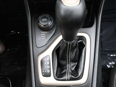 Used 2016 Jeep Cherokee Latitude AWD/4WD image 19