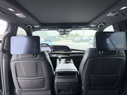 Used 2023 Cadillac Escalade Sport Platinum w/ LPO, ONYX Package AWD/4WD image 16