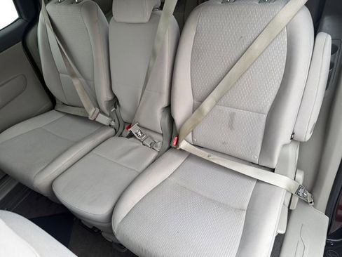 Used 2018 Kia Sedona LX FWD image 11