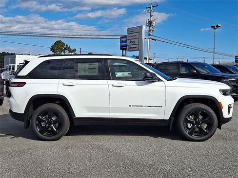 New 2025 Jeep Grand Cherokee Limited w/ Luxury Tech Group II image 5