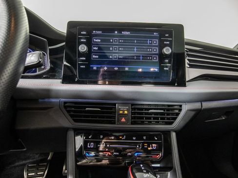 Used 2025 Volkswagen Jetta GLI Autobahn FWD image 24